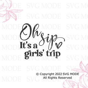 K&ouml;nnte beinhalten: Schwarz-wei&szlig;es Text-Grafik, das "Ohsip It's a girls' trip" mit einem kleinen Herzsymbol lautet. Copyright 2022 SVG MODE Alle Rechte vorbehalten.
