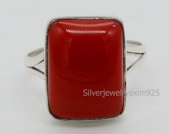 Anillo de coral rojo hecho a mano en plata de ley: joyería bohemia con piedras preciosas
