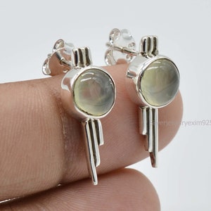 Pendientes de prehnita natural, pendientes de prehnita verde, pendientes delicados, pendientes de piedras preciosas curativas, pendientes de perno para mujer, pendientes de poste