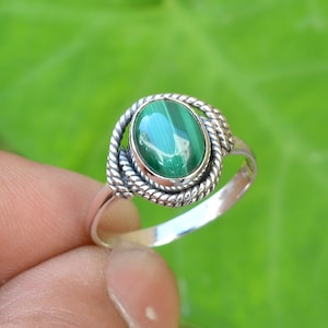 Malachite Ring: Oval Gemstone in 925 Sterling Silver