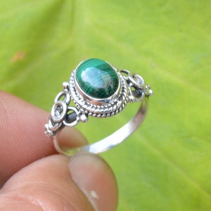 Anello in argento sterling ossidato con malachite: gioielli con pietre preziose fatti a mano
