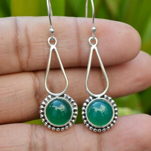 Orecchini in onice verde naturale, orecchini pendenti in onice, orecchini in argento 925, orecchini vistosi, orecchini con pietre preziose, gioielli da donna in onice.