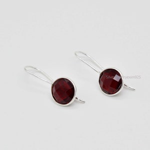Pendientes de granate rojo, pendientes de piedras preciosas, pendientes de plata de ley 925, pendientes de ansiedad, joyas delicadas, pendientes de piedra de nacimiento, joyería de mujer