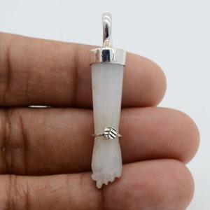 Figa Handbedelhanger, Figa Charms-hanger, beschermingsamulet witte agaathanger, witte agaat Figa-hanger, handvormhanger te koop