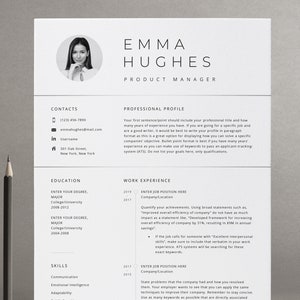 Può includere: Un modello di curriculum vitae in bianco e nero con una foto professionale. Il curriculum vitae include informazioni di contatto, un profilo professionale, istruzione, esperienza lavorativa e competenze. Il testo del curriculum vitae è in un carattere sans-serif.
