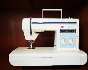 Vintage Brother 732 Compal Star Sewing Machine excellent condition throughout.