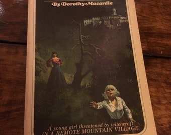 Dark Enchantment ~ Dorothy Macardle (Corgi 1967 2e druk) Bovennatuurlijk, Hekserij, Gotisch