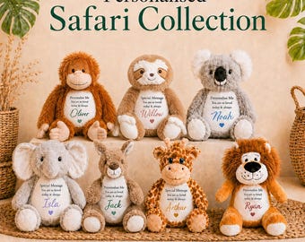 Peut inclure: Une collection de sept animaux en peluche incluant un orang-outan, un paresseux, un koala, un éléphant, un kangourou, une girafe et un lion. Chaque animal porte un écusson blanc sur la poitrine avec le texte Personalise Me, You are so loved today & always.