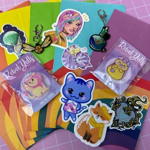 Goodie Bag - Cadeau surprise - Boîte mystère - Porte-clés Kawaii Stickers Pin - lire la description !