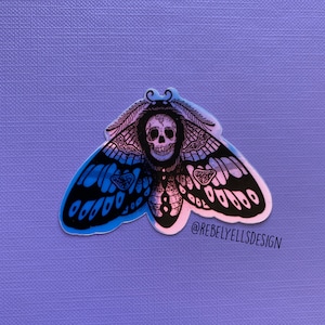 Silber Holo Totenkopf Schmetterling Schmuck Sticker - Tattoo Design Holographic Totenkopf Motte Sticker - Neo-traditionelle Illustration Ornament Insekt