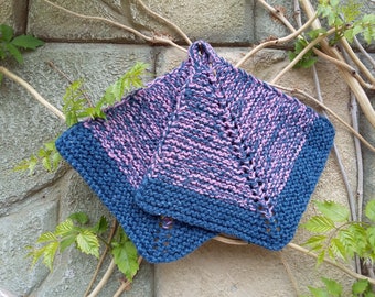 Juego de agarraderas tejidas a mano: decoración rústica de estilo granja en azul y rosa.