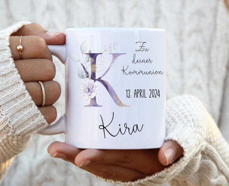 Tasse mit Namen Kommunion personalisiert Monogramm Blume lila / weiß