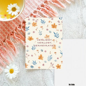Postkarte "Verliebt, verlobt, verheiratet" | Hochzeit | Blumen | retro | Recyclingpapier