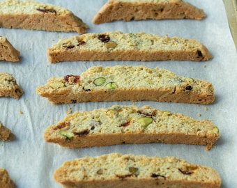 12 Cranberry Pistachio Biscotti (Cantucci Italian Cookies) - Perfect Holiday Gift