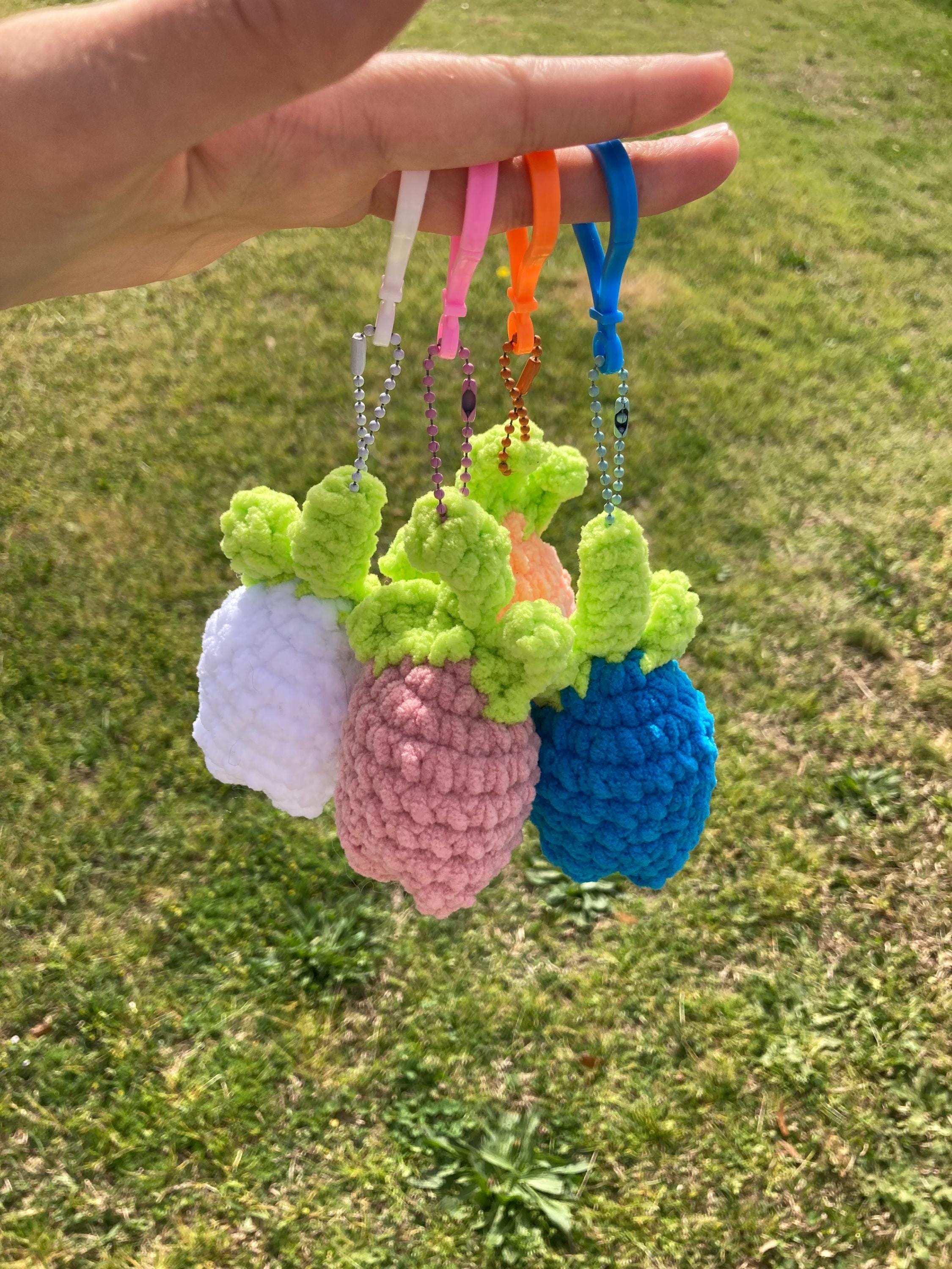 チューリップのキーホルダー、かぎ針編みの花、キーホルダー - Etsy 日本