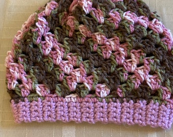 Oma Cluster Beanie | Rosa und Grün Wirbel