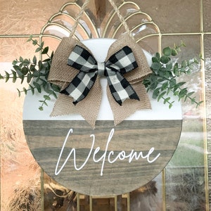 Round Welcome Sign, Farmhouse Door Hanger, Custom Wood Sign, Front Door Hanger, Front Porch Decor, Porch Decoration, Plaid Home Decor