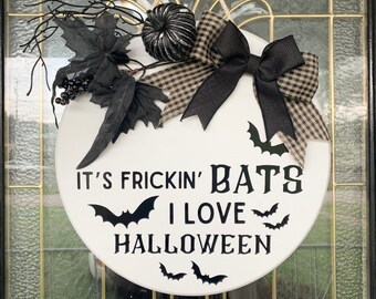 Halloween Door Hanger, Bat Halloween Decor, It’s Frickin Bats, Bat Welcome Sign, Fall Decorations, Halloween Wood Signs, Round Door Hanger