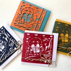CHANOEKA (5), Verzameling van vier (rood, blauw, groen, oranje) wenskaarten met envelop