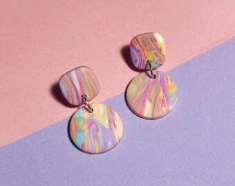 Cloé | Pendientes hechos a mano con declaración de arcilla polimérica | De moda Arcoiris retro | Colorido | Multicolor