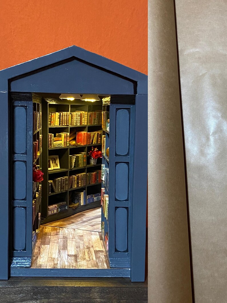 Kącik biblioteczny z oświetleniem LED | Ręcznie robiona dekoracja regału dla miłośników książek Craft Paper