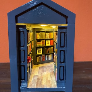 Tiny Library Book Nook Verjaardagscadeau Boekensteun Diorama Cadeau voor haar Cadeau voor hem Woondecoratie