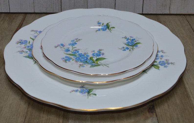 Salad or Dessert Side or Bread /& Butter Dinner Royal Albert Forget Me Not Plates