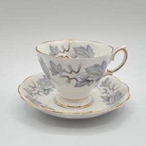 Royal Albert Silver Maple: Tekopp med fat, stor grädde och socker, säljs separat