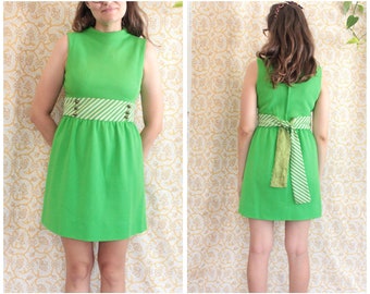 kelly green lace dress