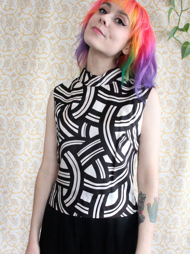 S Vintage 1960/'s Black and White Sleeveless Blouse