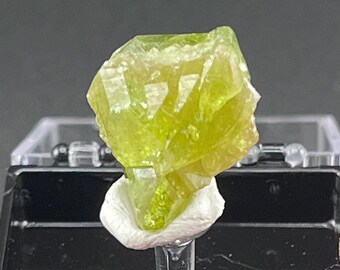 Vesuvianite from Jeffrey Mine, Qc, Canada