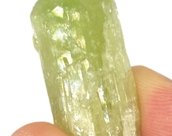 3cm Large Vesuvianite crystal 2.7cm x 1.2cm x 1.2cm from Jeffrey Mine, Qc, Canada