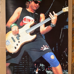 cartel vintage Pearl Jam recuerdos musicales bajista de la década de 1990 Jeff Ament