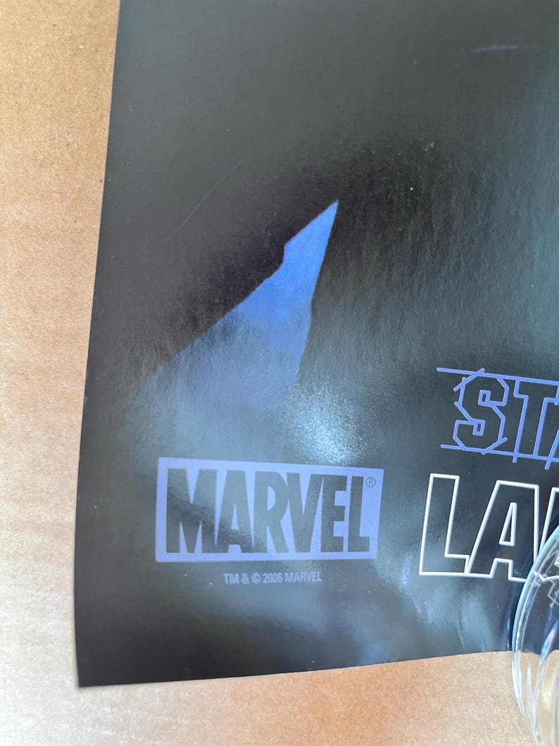 Op de afbeelding: Een zwart-witte poster met het Marvel-logo en de tekst "Star Wars: Labyrinth of Evil".
