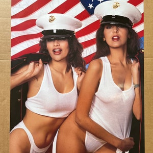 Buscamos algunos buenos hombres, mujeres y marines. Póster vintage.