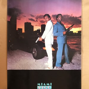 affiche originale vintage des souvenirs du film Miami Vice des années 80, 1984, Ricardo Tubbs et Don Johnson pin-up Sonny Crockett Phillip Thomas flics police