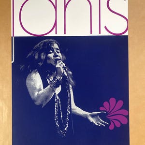 Cartel de luz negra de Janis Joplin cantando pandora día de la década de 1960 brilla en serigrafía original de flores de perlas negras