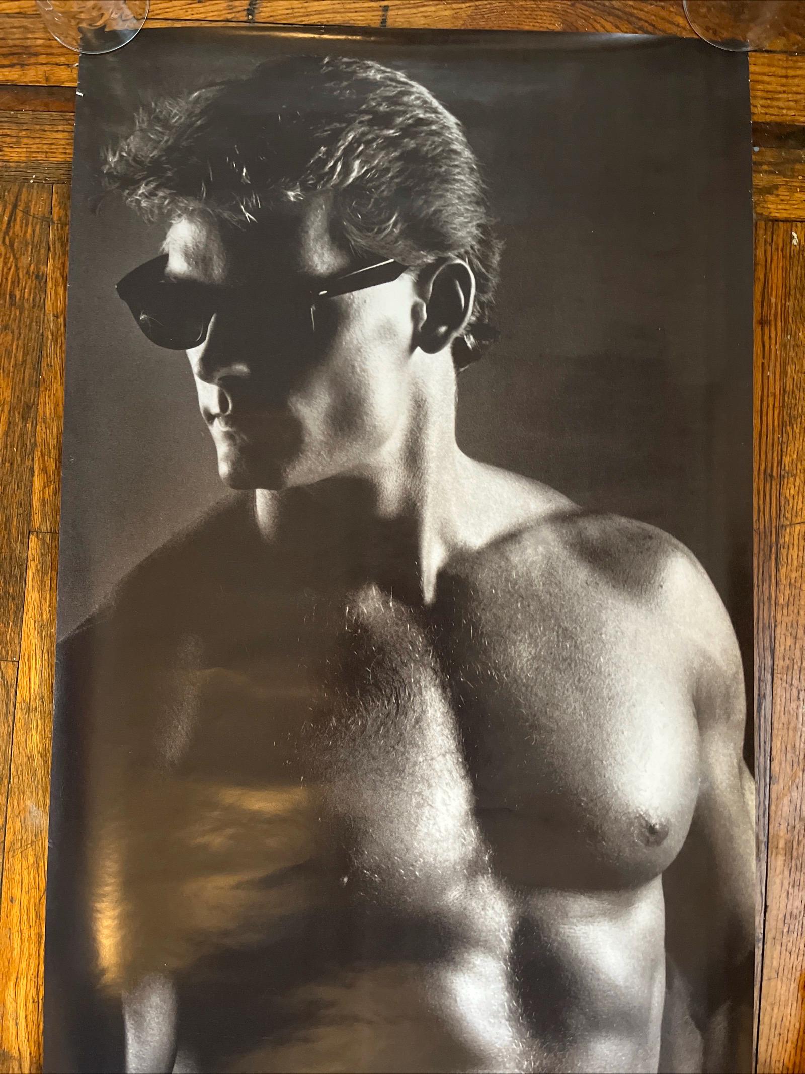 alle mannen zijn niet gelijk vintage poster man slaapzaal headshop pinup guy