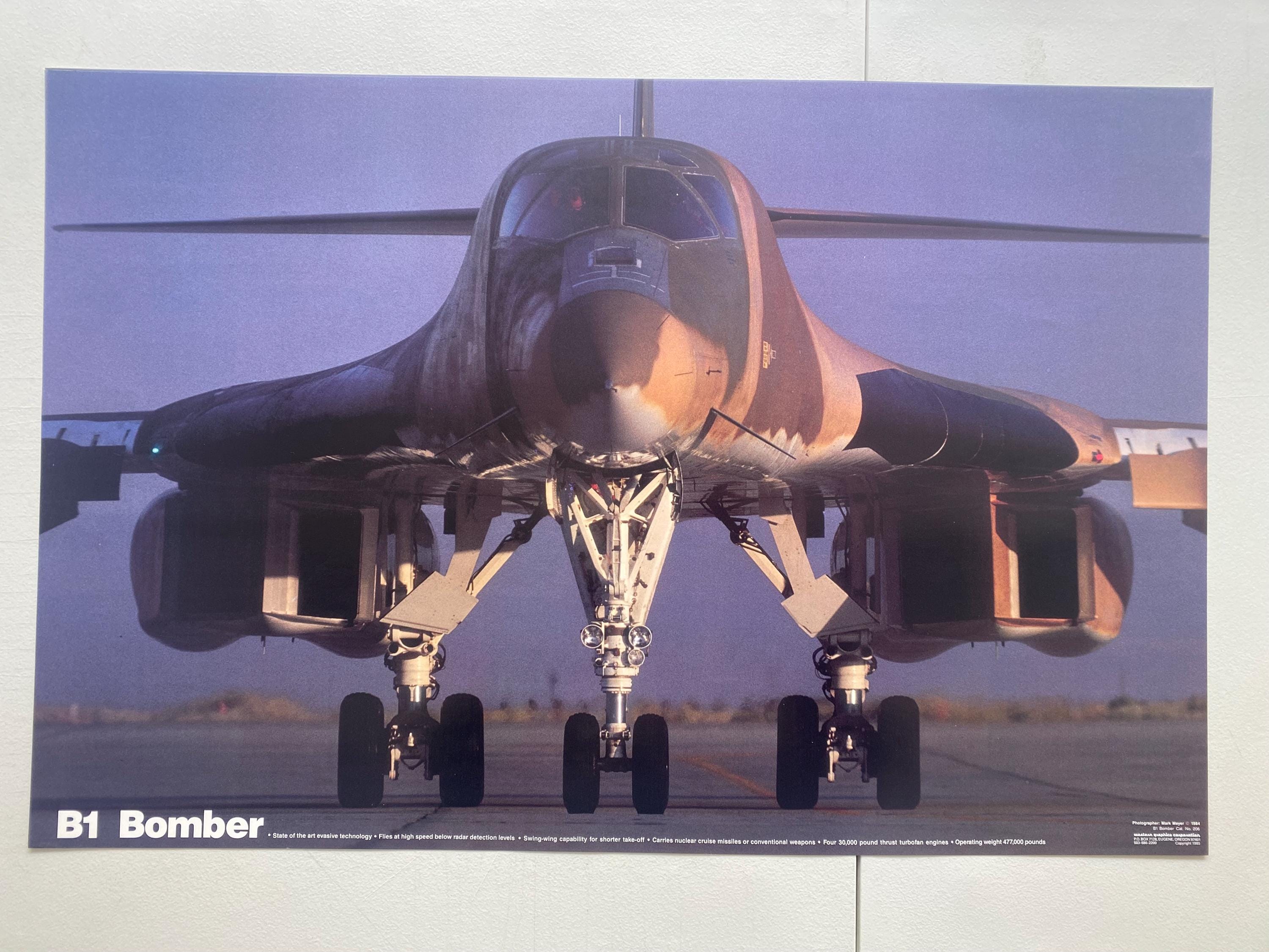 B1爆撃機のビンテージポスター戦闘機は軍用機であり、戦争機であり