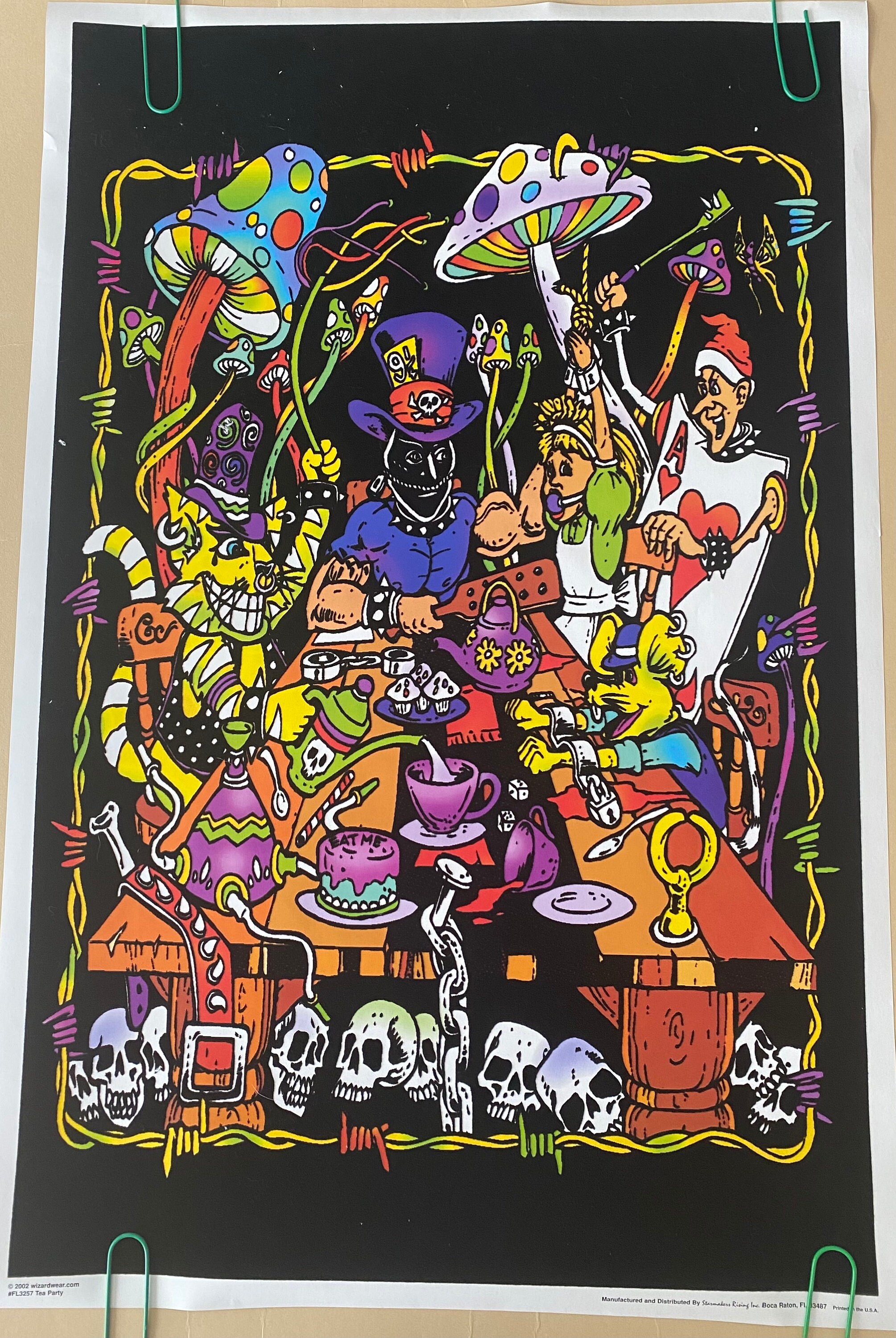 Poster for Sale avec l'œuvre « Alice au pays des merveilles, L'as de pique  était vraiment fou ici multicolore » de l'artiste KoolMoDee