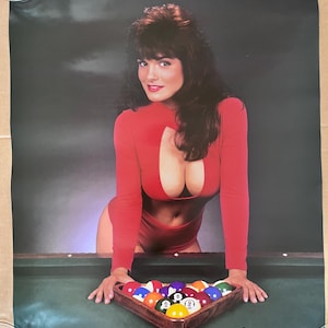 Bonito estante vintage cartel billar pool sátira hombre cueva mujer mesa de billar