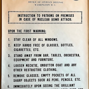 Cartel original vintage Aviso Ataque nuclear Contra la guerra Paz Sátira Comedia Póster
