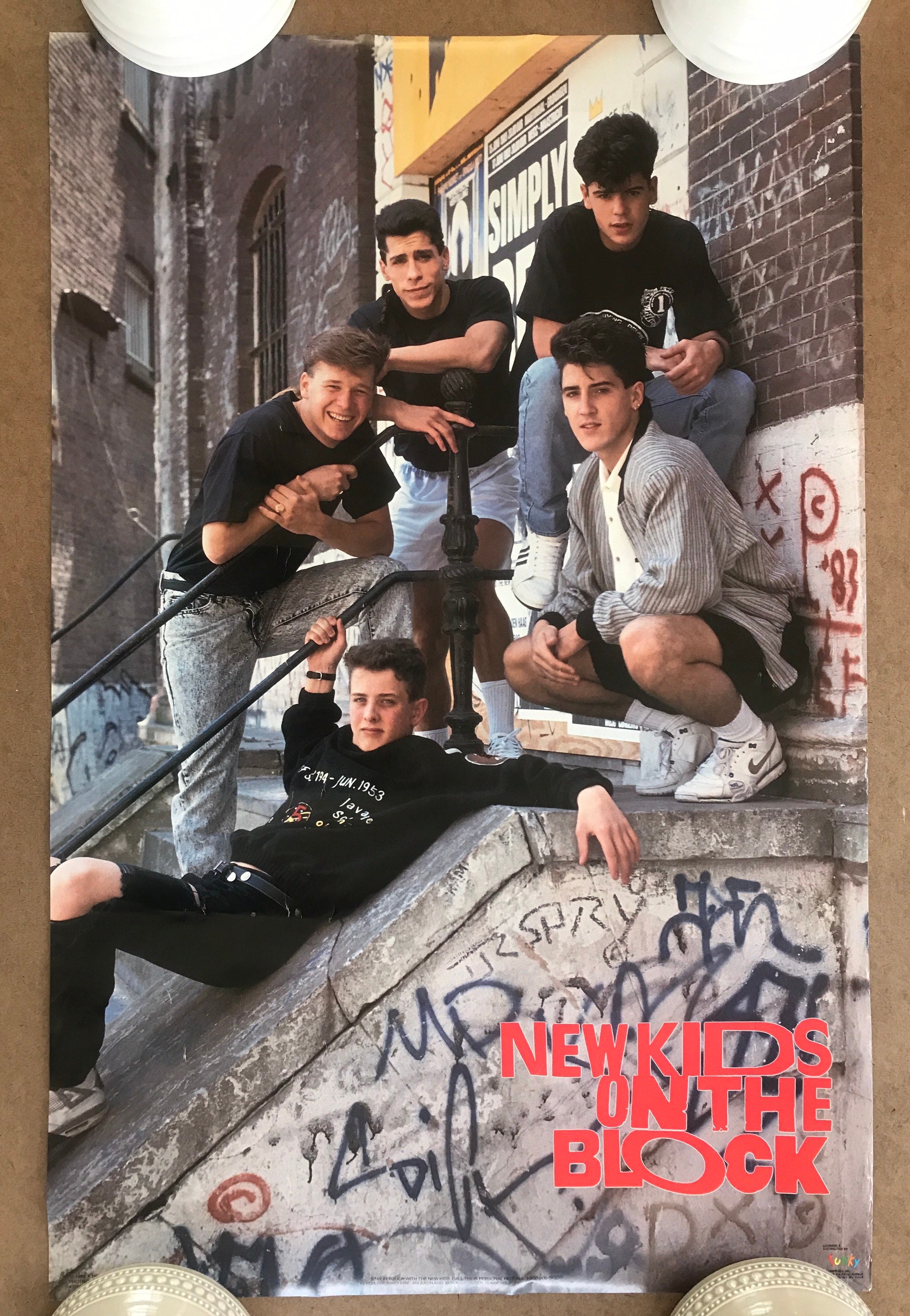Poster: New Kids on the Block - Group Shot (22x34) – BananaRoad