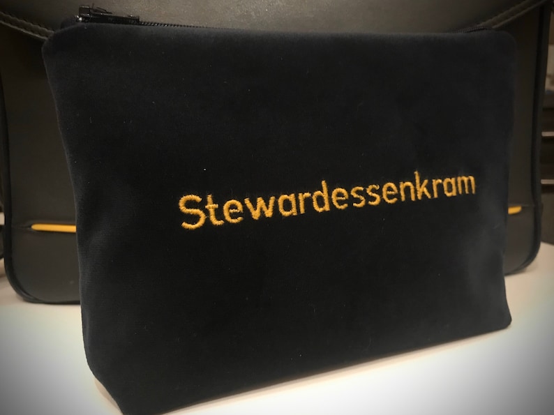 LH Design Tasche Stewardessenkram dunkelblauer Samt gelber Stickerei Bild 1