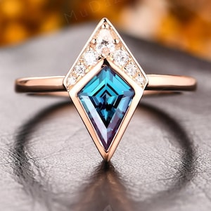 Unique Alexandrite Gemstone Ring// Handcrafted Ring// Kite Shape Alexandrite Engagement Ring//6x9mm Kite Cut Alexandrite Bridal Wedding Ring