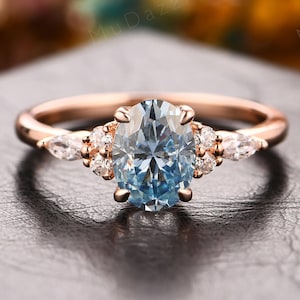 Personalized Women&#39;s Ring//Vintage Cyan Blue Moissanite Wedding Ring// Blue Gemstone Jewelry//6x8mm Oval Cut Blue Moissanite Engagement Ring