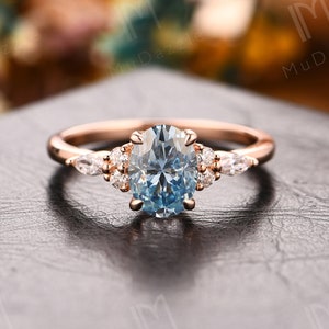 Personalized Women&#39;s Ring//Vintage Cyan Blue Moissanite Wedding Ring// Blue Gemstone Jewelry//6x8mm Oval Cut Blue Moissanite Engagement Ring