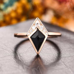 Anel feminino de ágata preta em ouro rosa // 1,35 CT Kite Cut Anel de noivado de ônix preto natural // Presente de aniversário vintage para mulheres // Kite Black Gem