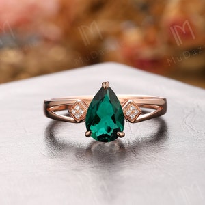 Antique Emerald Wedding Ring// 6x9mm Pear Cut Emerald Engagement Ring// Solid 14k Rose Gold Ring// Dainty Bridal Ring// Birthday Gift Ring