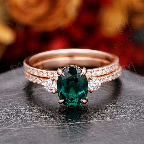Emerald Bridal Set// Vintage 1.5CT Oval Cut Green Emerald Engagement Ring Set// Gold Pave Set Wedding Band Women's Ring Set// Christmas Gift